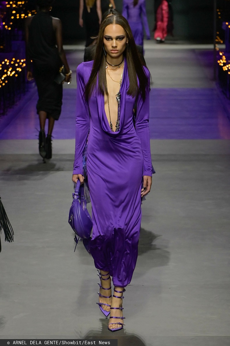 Nowe projekty Versace na wiosnę 2023. Nowości w kolekcjach